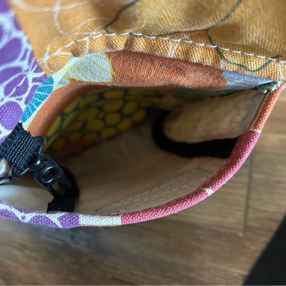 Kavu Keepalong Adjustable Crossbody Bag Limited Edition - Picture 8 of 12